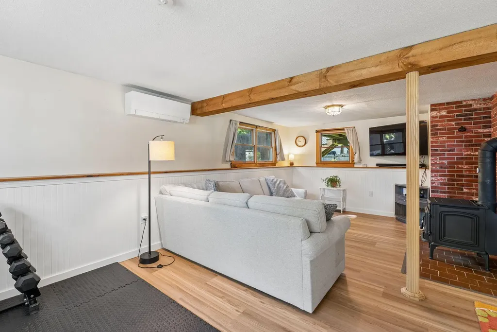 12 Wood Avenue Topsham ME 04086