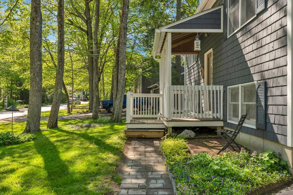 12 Wood Avenue Topsham ME 04086
