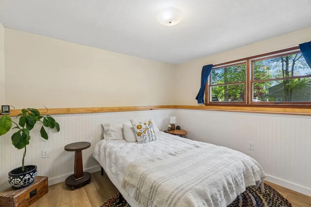 12 Wood Avenue Topsham ME 04086