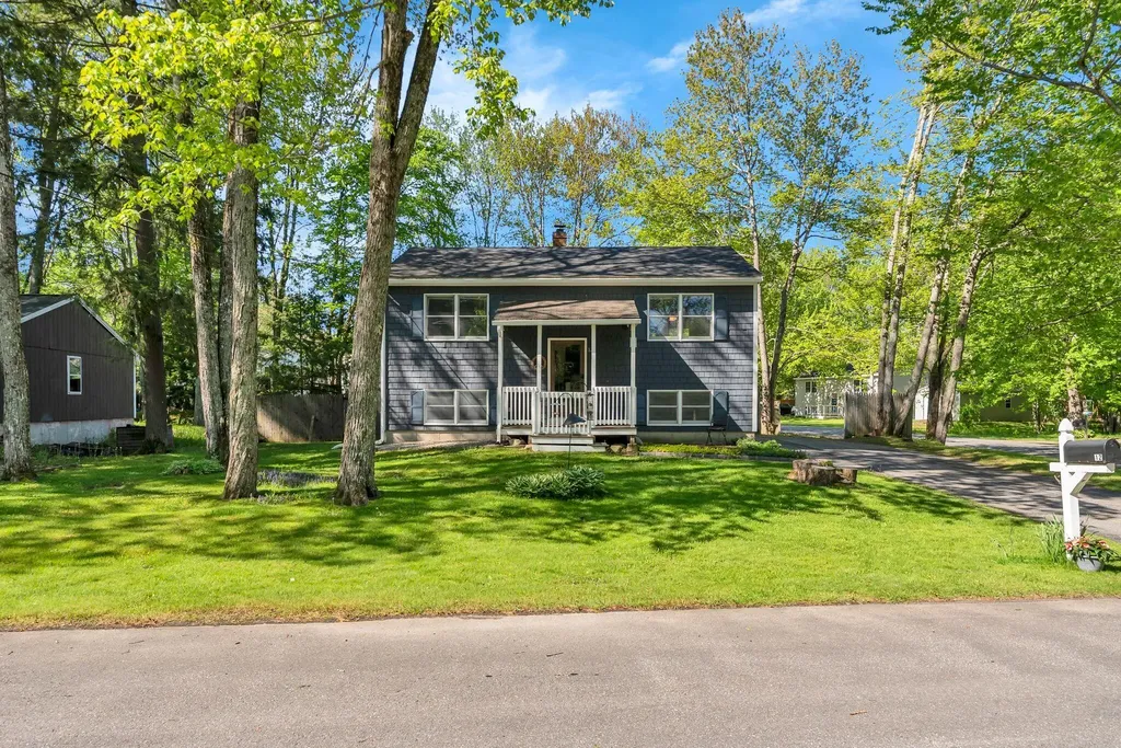 12 Wood Avenue Topsham ME 04086