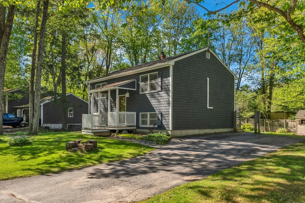 12 Wood Avenue Topsham ME 04086