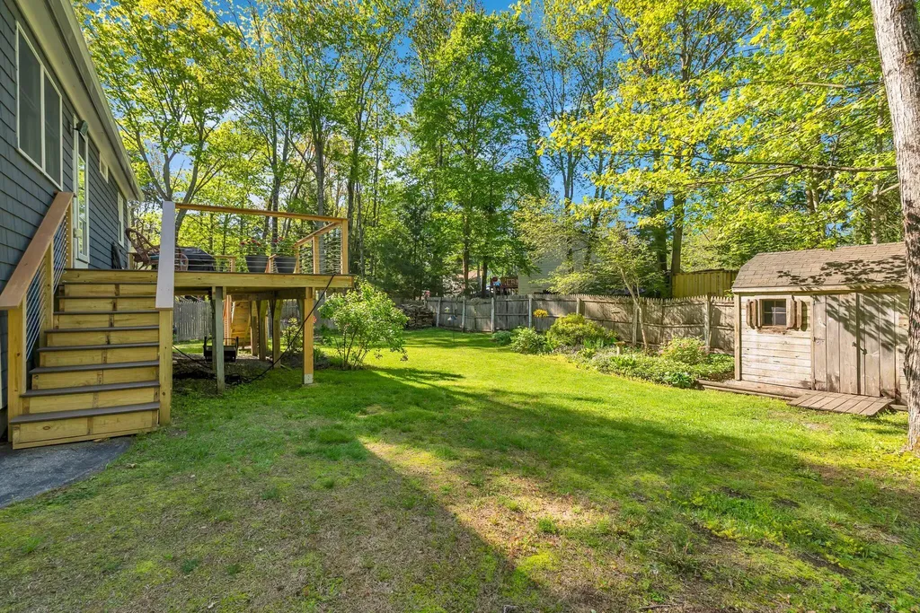12 Wood Avenue Topsham ME 04086