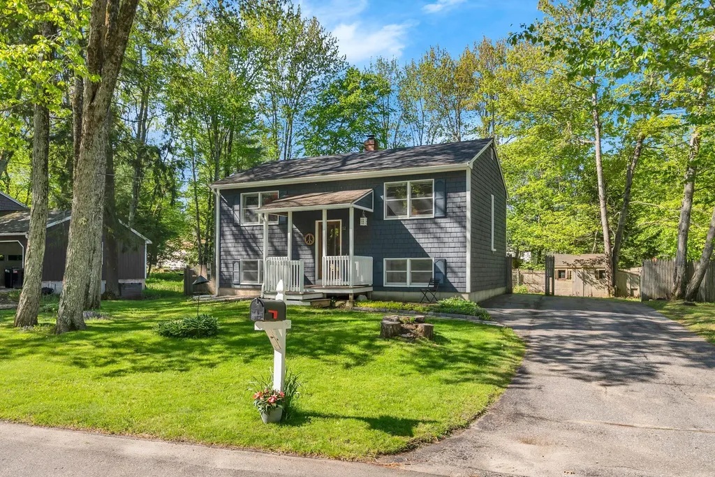 12 Wood Avenue Topsham ME 04086