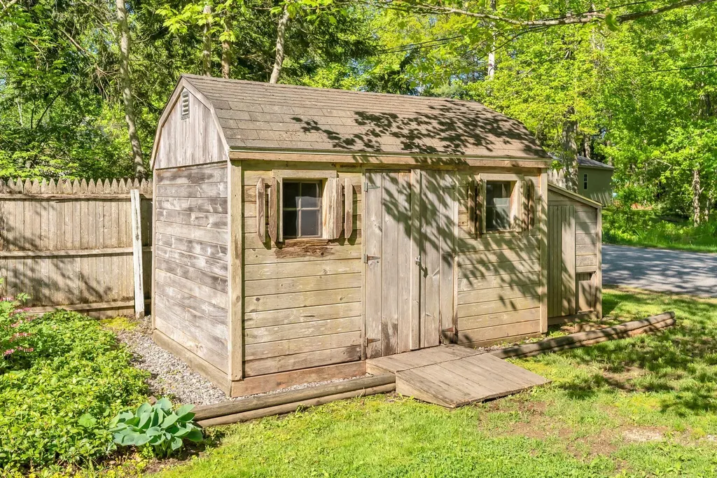 12 Wood Avenue Topsham ME 04086