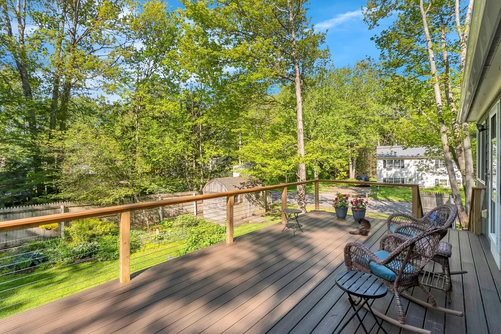 12 Wood Avenue Topsham ME 04086
