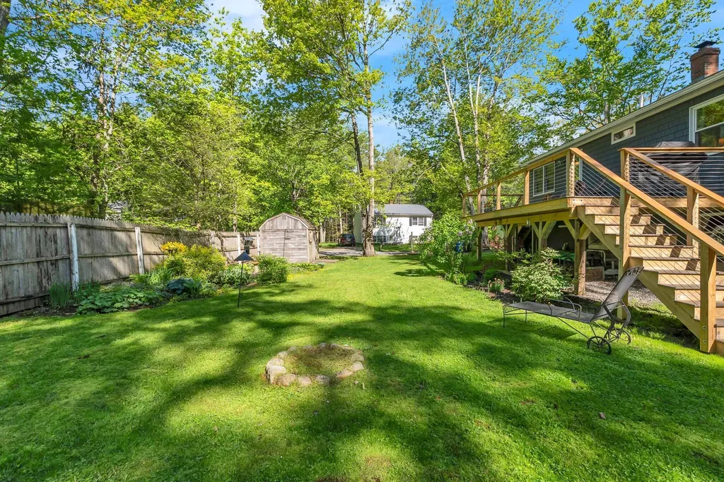 12 Wood Avenue Topsham ME 04086