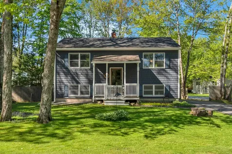 12 Wood Avenue Topsham ME 04086
