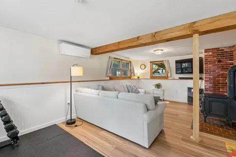 12 Wood Avenue Topsham ME 04086