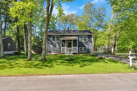 12 Wood Avenue Topsham ME 04086
