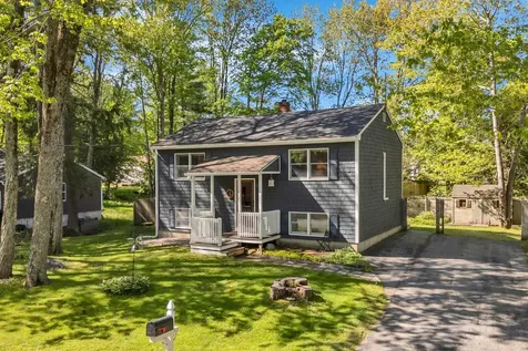 12 Wood Avenue Topsham ME 04086