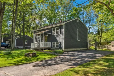 12 Wood Avenue Topsham ME 04086