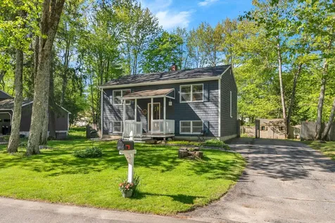 12 Wood Avenue Topsham ME 04086