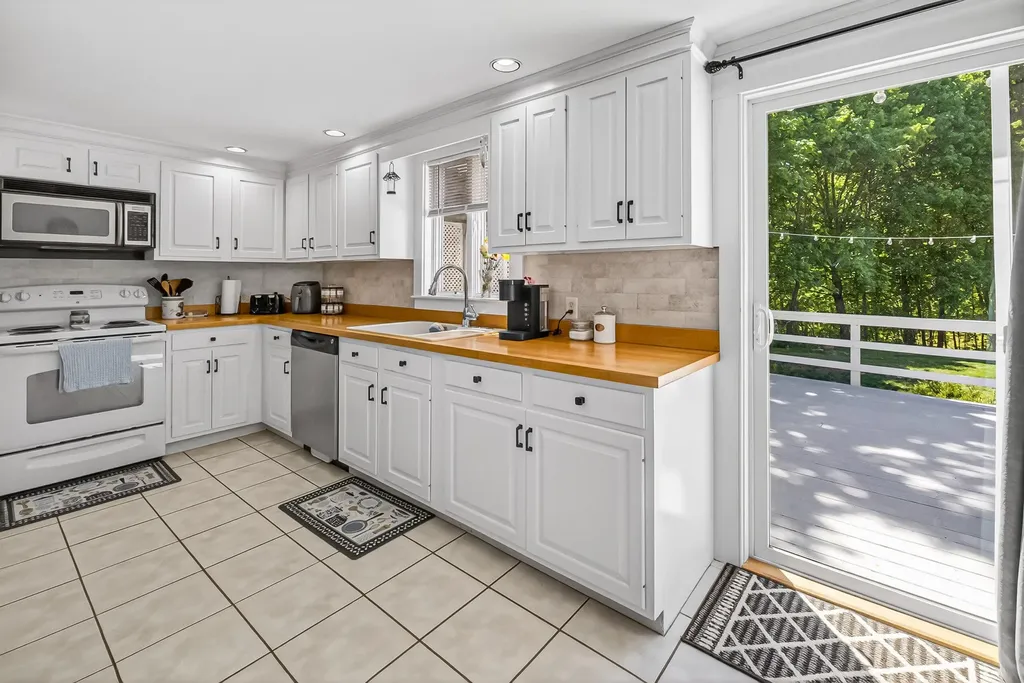 56 Yarmouth Road Gray ME 04039