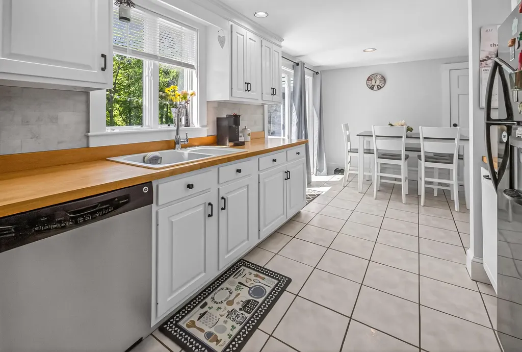 56 Yarmouth Road Gray ME 04039