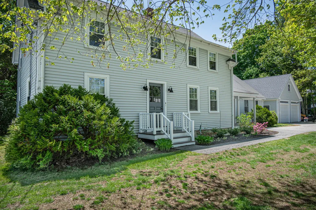 56 Yarmouth Road Gray ME 04039