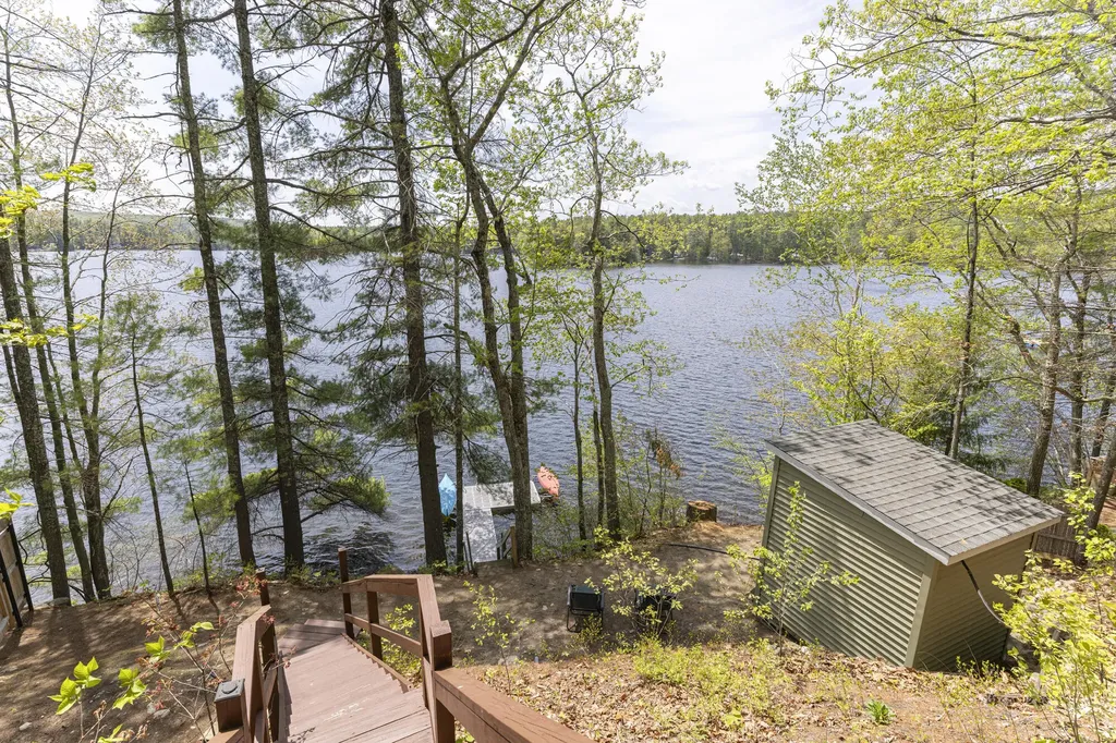 23A Baxter Road Raymond ME 04071