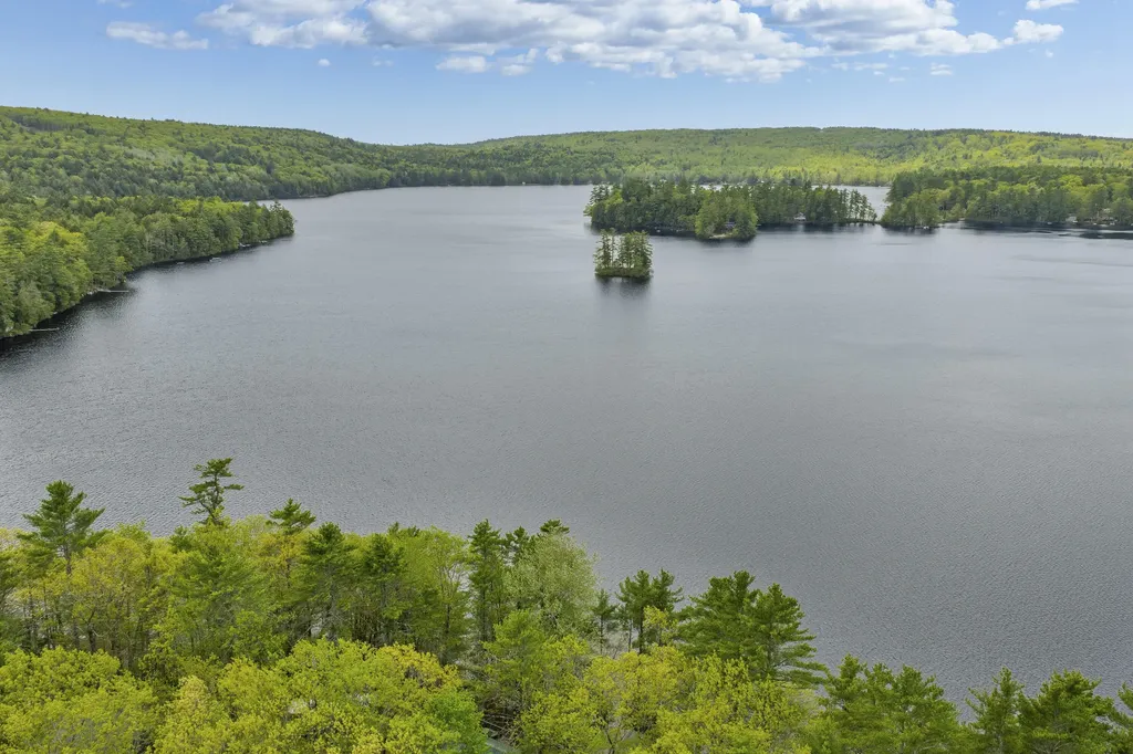 23A Baxter Road Raymond ME 04071