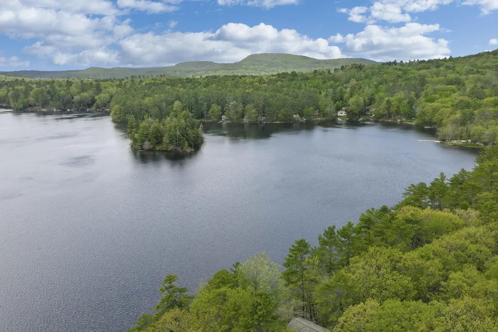 23A Baxter Road Raymond ME 04071