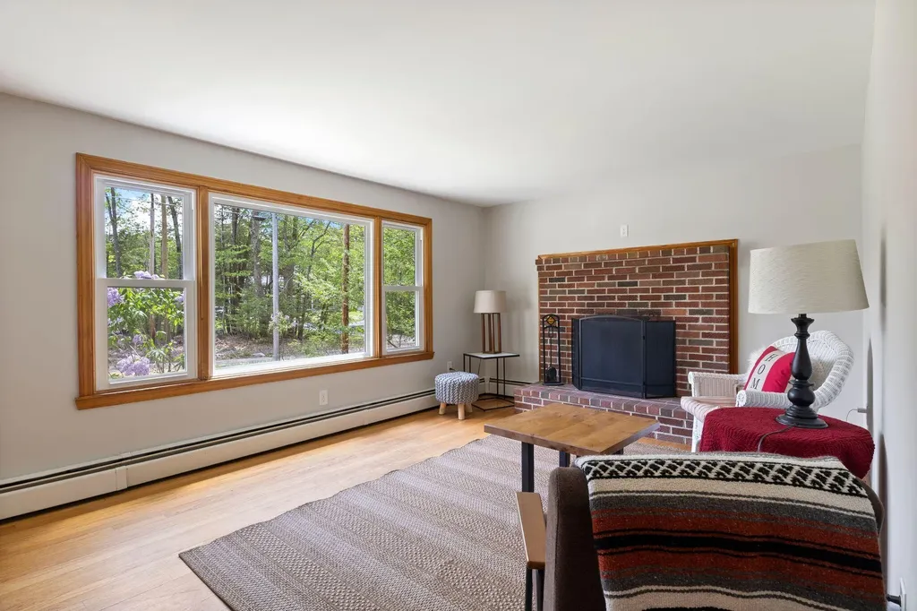 37 Pilgrim Road Standish ME 04084