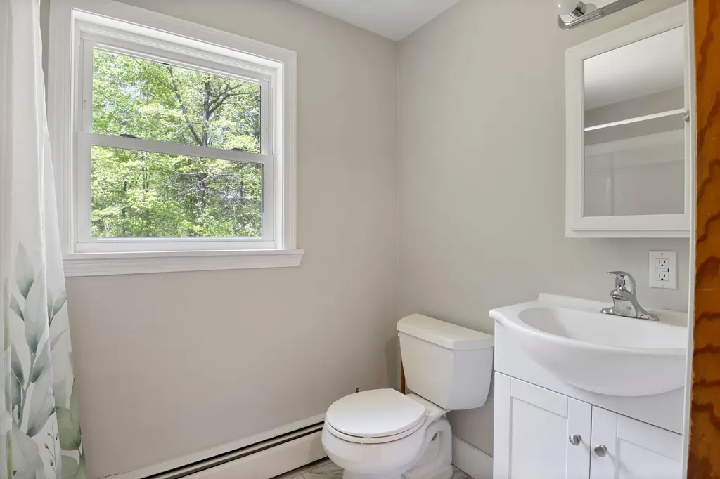 37 Pilgrim Road Standish ME 04084