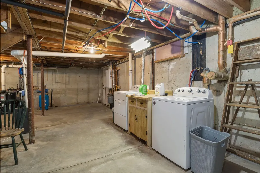 37 Pilgrim Road Standish ME 04084