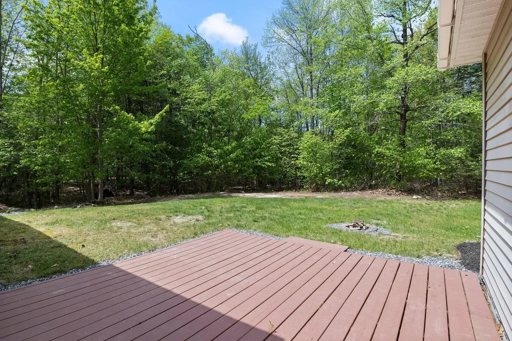 37 Pilgrim Road Standish ME 04084