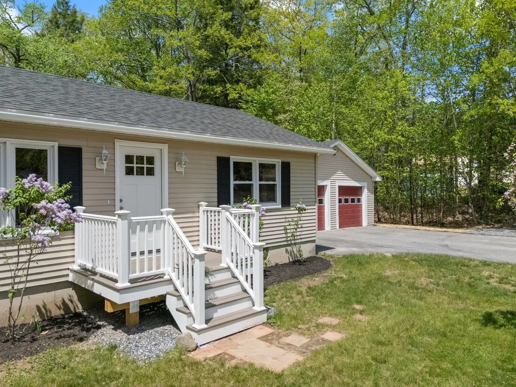 37 Pilgrim Road Standish ME 04084