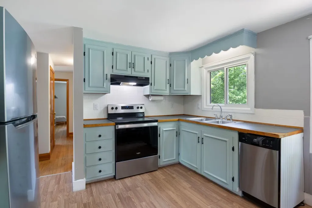 37 Pilgrim Road Standish ME 04084
