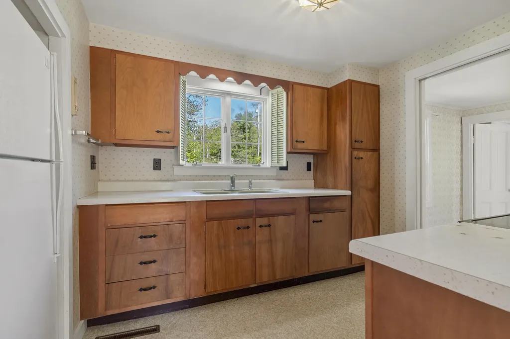 1228 State Route 32 Bristol ME 04564