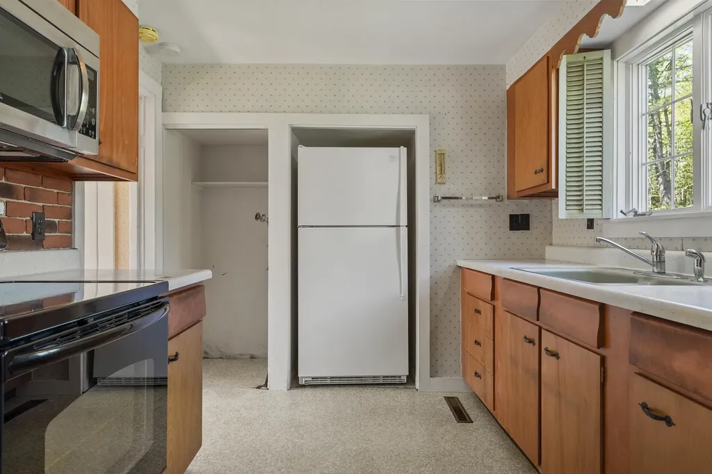 1228 State Route 32 Bristol ME 04564