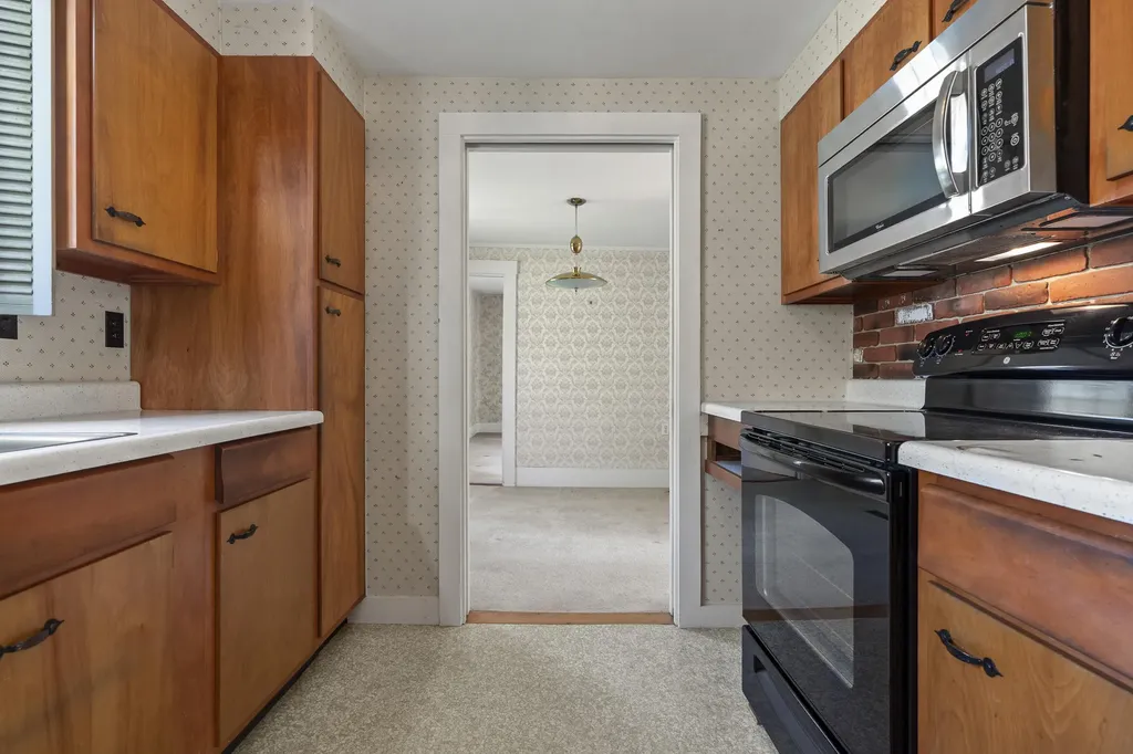 1228 State Route 32 Bristol ME 04564