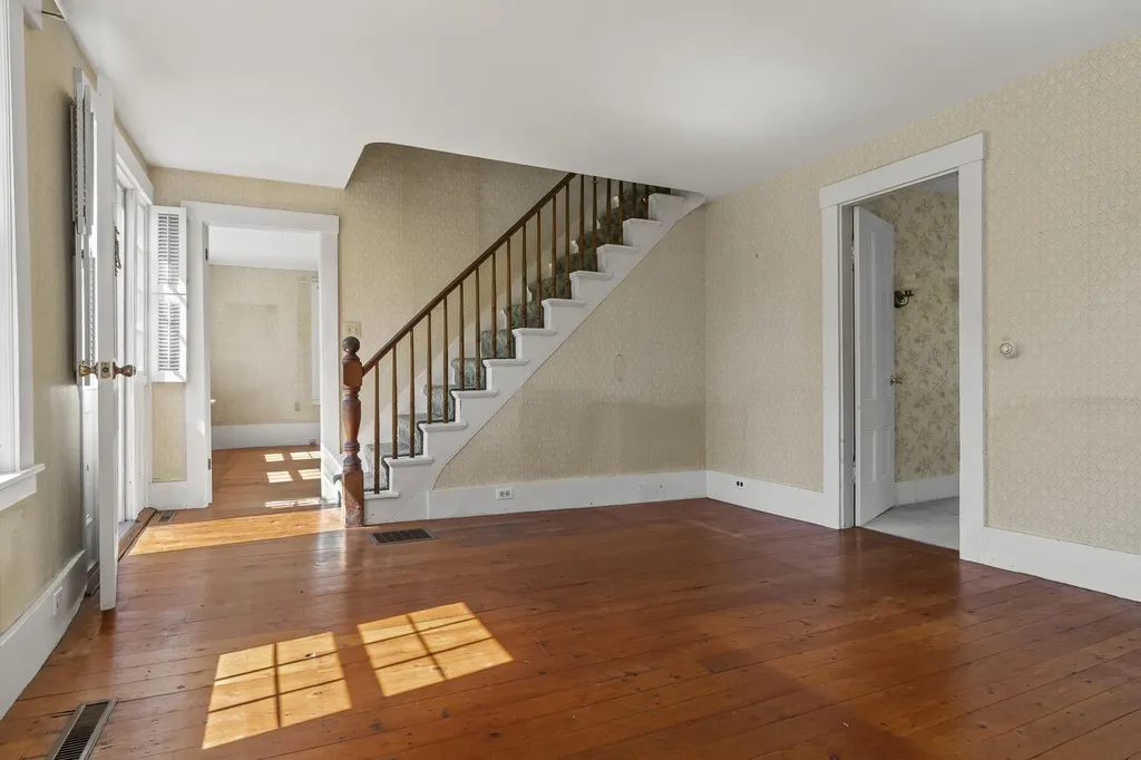 1228 State Route 32 Bristol ME 04564