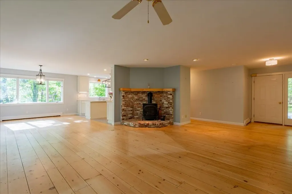 11 Highland Road Newcastle ME 04553