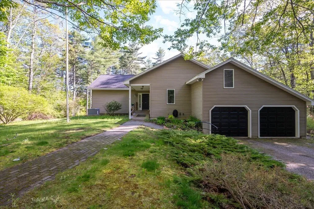 11 Highland Road Newcastle ME 04553