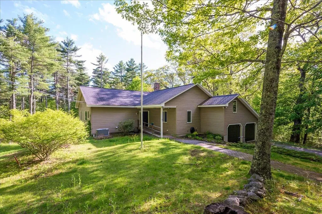 11 Highland Road Newcastle ME 04553