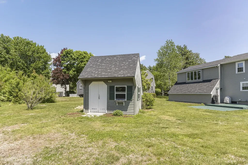 3 Pilgrim Lane Saco ME 04072