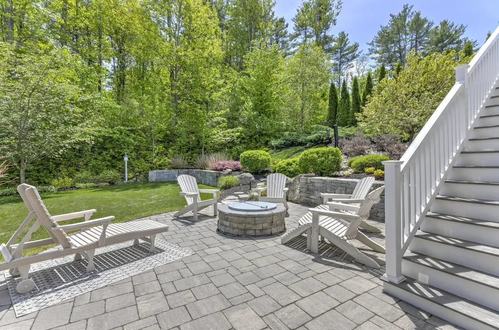 84 Magnolia Lane Yarmouth ME 04096