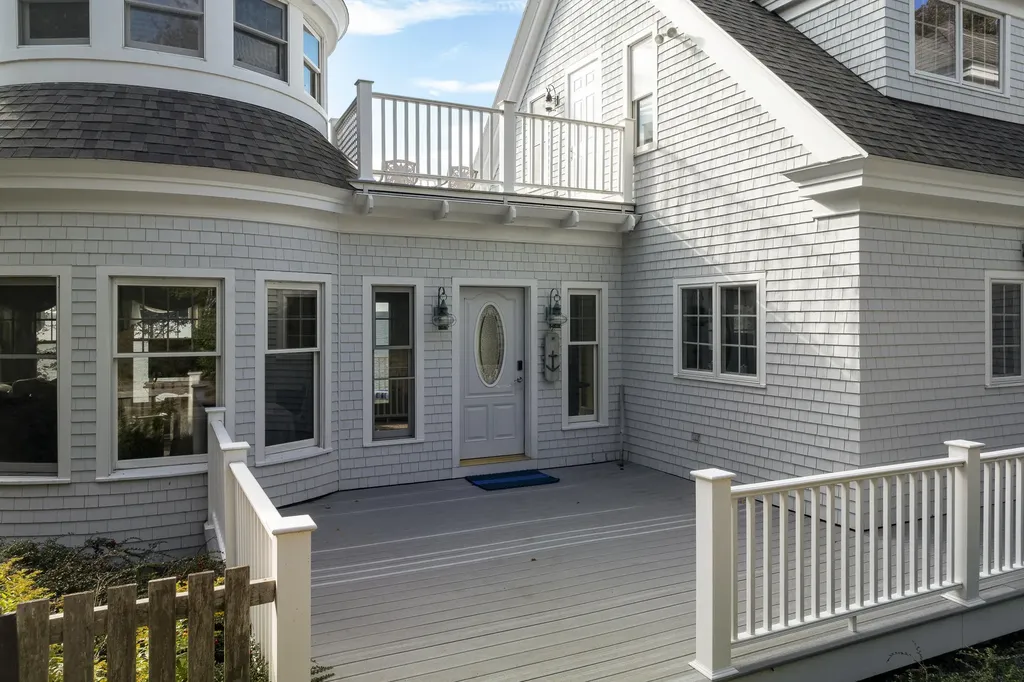 26 Miradon Lane Southport ME 04576