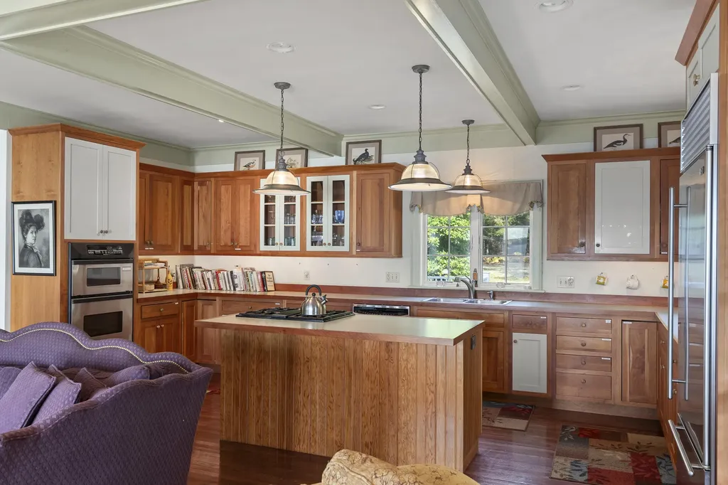 26 Miradon Lane Southport ME 04576