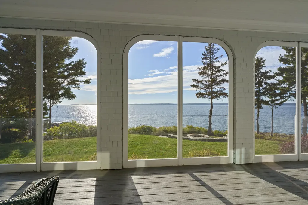 26 Miradon Lane Southport ME 04576