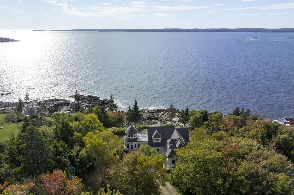 26 Miradon Lane Southport ME 04576