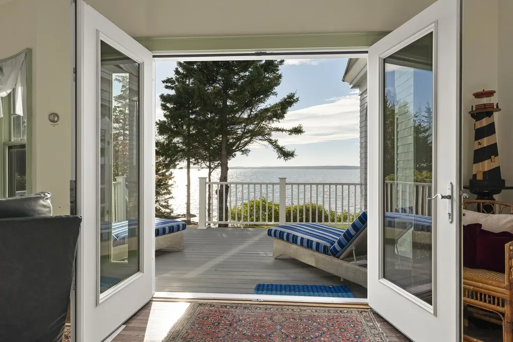 26 Miradon Lane Southport ME 04576