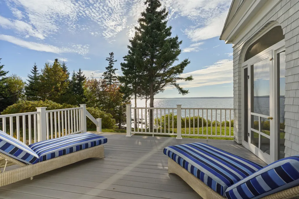 26 Miradon Lane Southport ME 04576