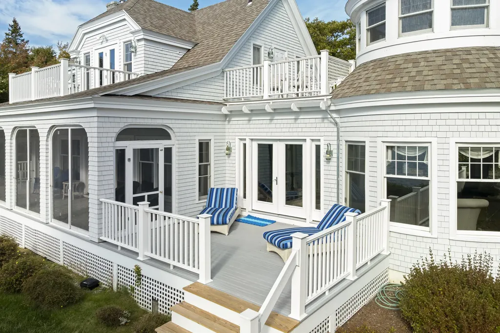 26 Miradon Lane Southport ME 04576