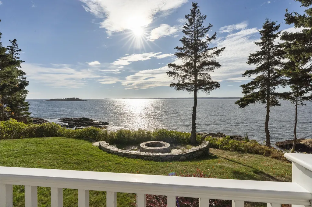 26 Miradon Lane Southport ME 04576