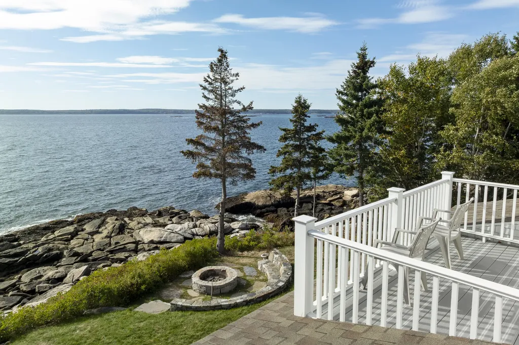 26 Miradon Lane Southport ME 04576