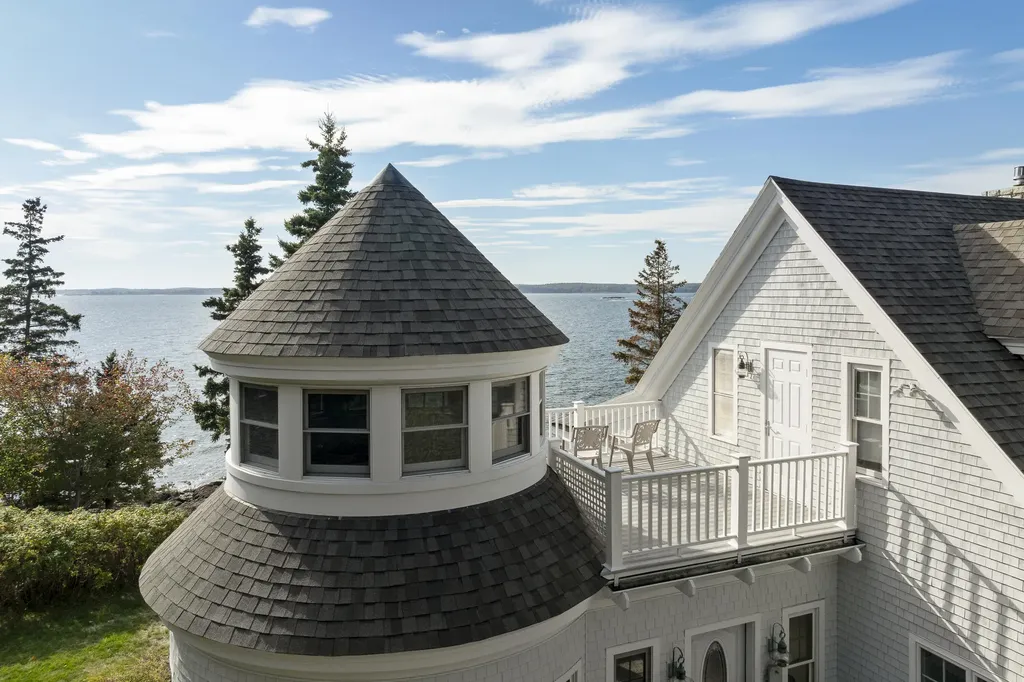 26 Miradon Lane Southport ME 04576