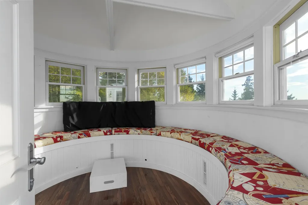 26 Miradon Lane Southport ME 04576