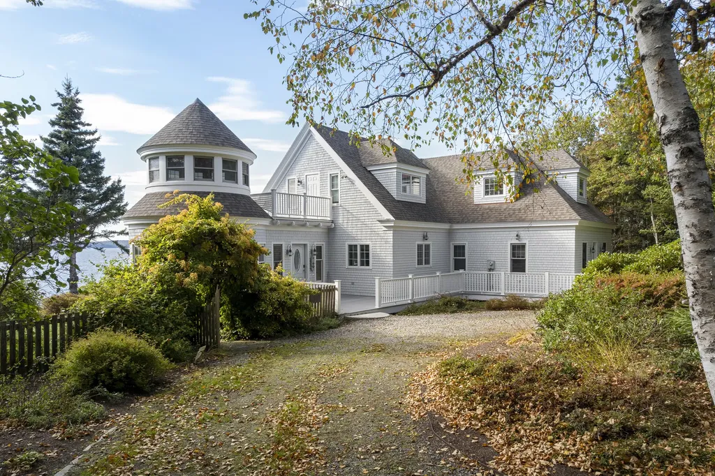 26 Miradon Lane Southport ME 04576