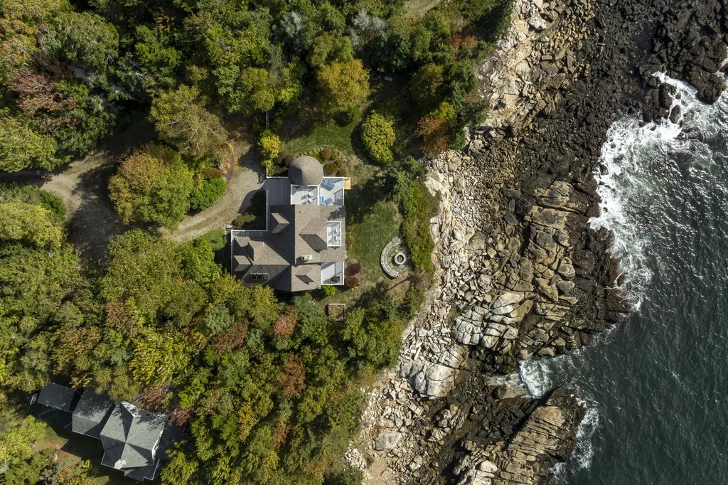 26 Miradon Lane Southport ME 04576